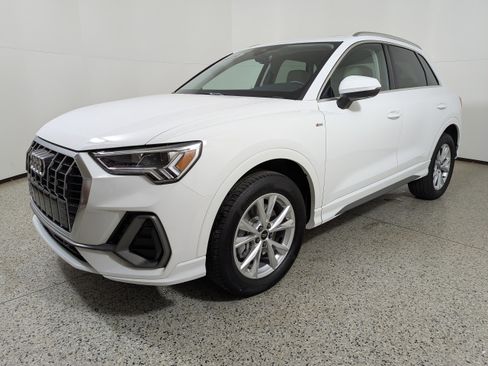 Certified 2025 Audi Q3 2.0T Premium Plus w/ Premium Plus Package image 3