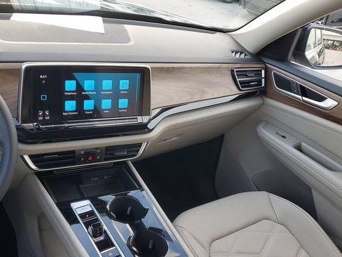 Certified 2024 Volkswagen Atlas SE FWD image 22
