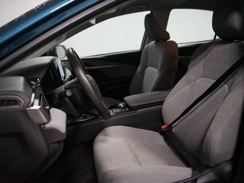 Used 2025 Toyota Camry LE FWD image 6