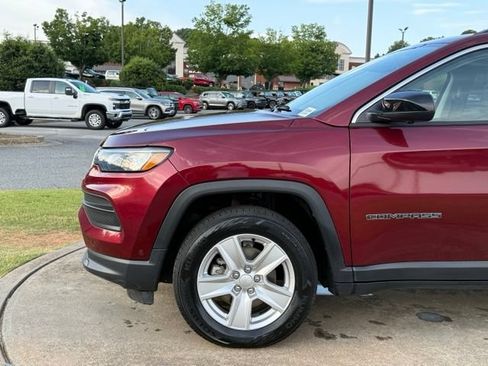 Used 2022 Jeep Compass Latitude w/ Convenience Group AWD/4WD image 9