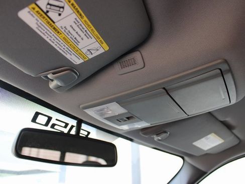 Used 2011 Ford F150 XLT w/ XLT Chrome Pkg image 24