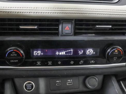 Used 2023 Nissan Rogue SV image 31