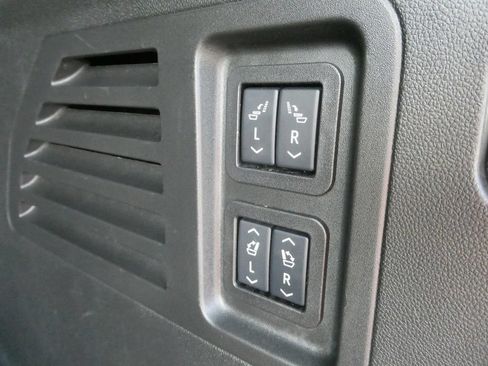Certified 2025 Chevrolet Traverse RS FWD image 20