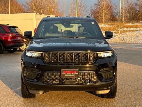 New 2025 Jeep Grand Cherokee Altitude AWD/4WD image 3