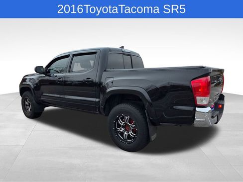 Used 2016 Toyota Tacoma SR5 image 5