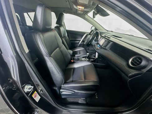 Used 2018 Toyota RAV4 Limited FWD image 33