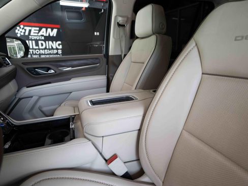 Used 2023 GMC Yukon XL Denali AWD/4WD image 10