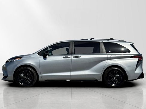 Used 2025 Toyota Sienna XSE w/ XSE Premium Package AWD/4WD image 8