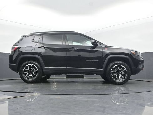 Used 2025 Jeep Compass Trailhawk w/ Sun & Sound Group AWD/4WD image 51