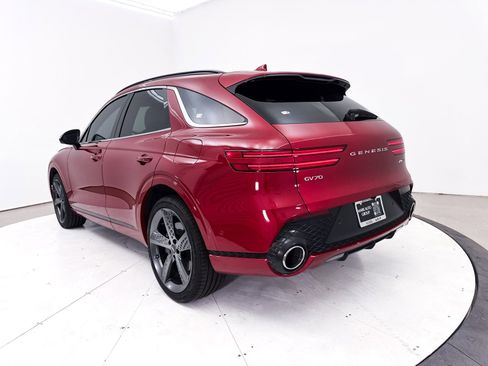 Used 2022 Genesis GV70 3.5T Sport w/ Sport Prestige Package AWD/4WD image 18