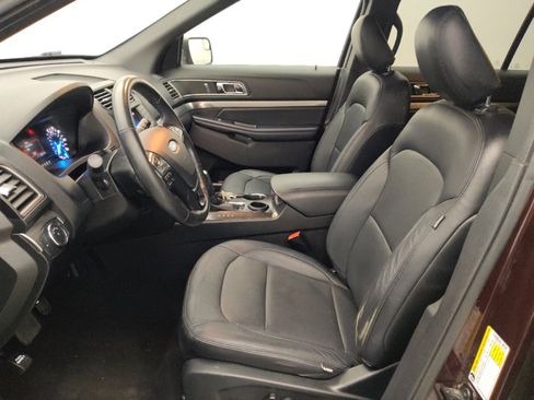 Used 2019 Ford Explorer XLT FWD image 17
