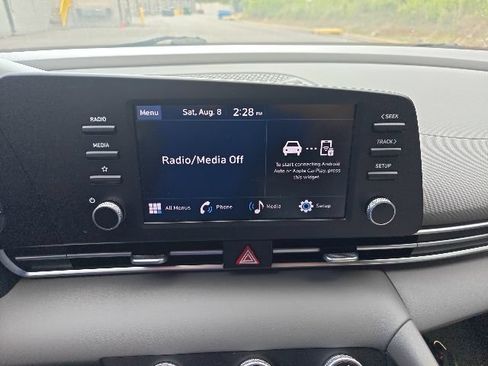 Used 2024 Hyundai Elantra SE FWD image 9
