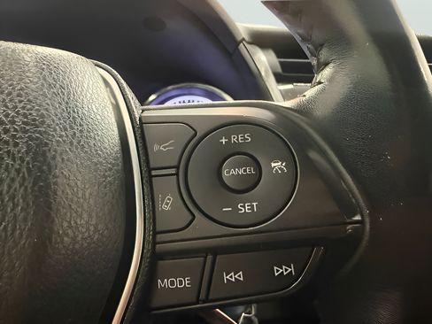 Used 2019 Toyota Camry SE FWD image 19