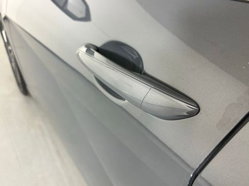 Used 2025 Hyundai Elantra Limited FWD image 12
