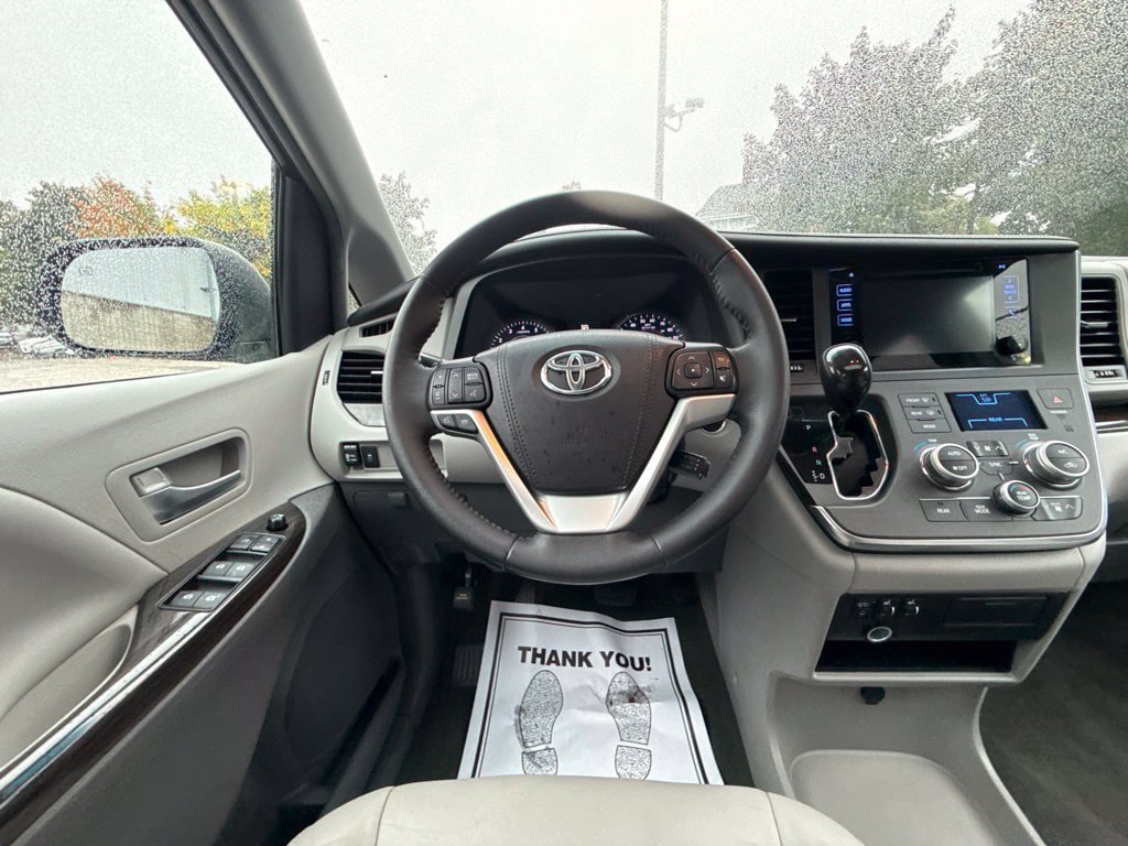Used 2017 Toyota Sienna AWD image 24