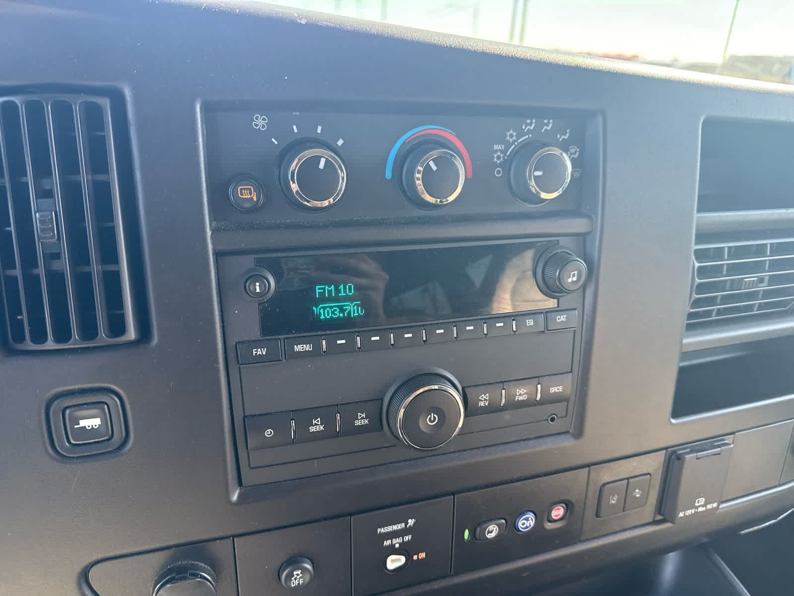 Certified 2024 Chevrolet Express 3500 LT w/ LT Preferred Equipment Group RWD image 17