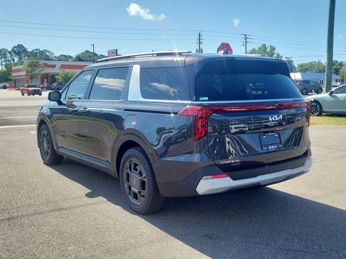New 2026 Kia Carnival EX FWD image 4