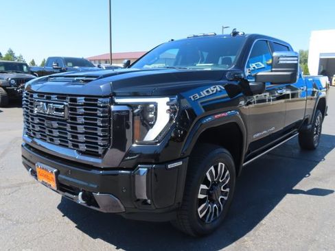 Used 2024 GMC Sierra 3500 Denali Ultimate AWD/4WD image 3