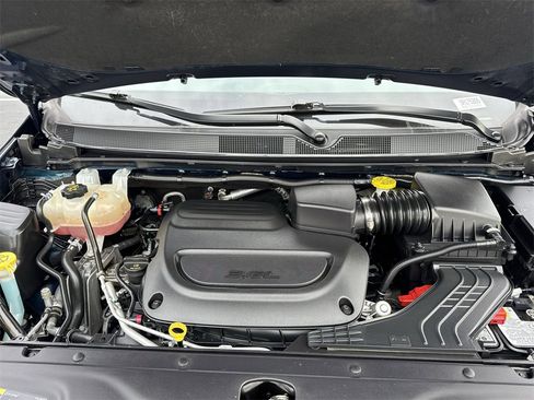 Used 2022 Chrysler Pacifica Limited image 27