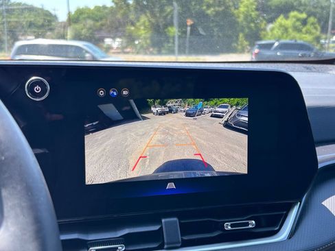Used 2025 Chevrolet Equinox LT AWD/4WD image 17