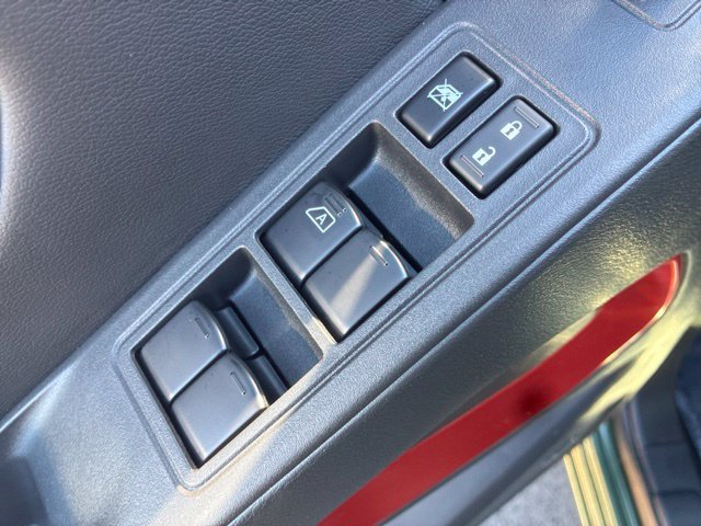 Used 2025 Nissan Frontier 4x4 Crew Cab image 17