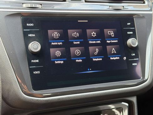 Used 2022 Volkswagen Tiguan SE R-Line image 24