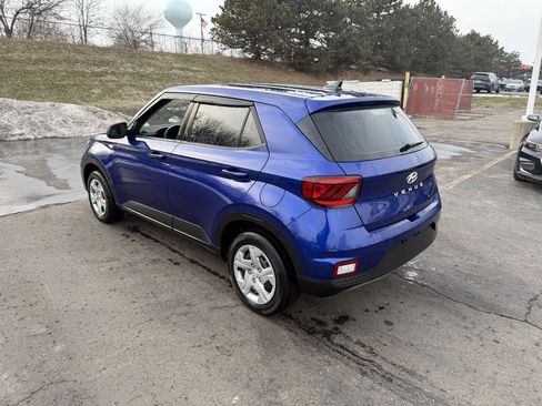 Used 2020 Hyundai Venue SE image 2