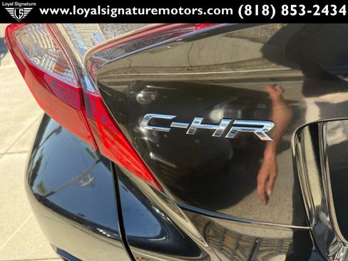 Used 2019 Toyota C-HR XLE image 8