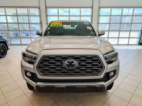 Used 2022 Toyota Tacoma TRD Off-Road w/ TRD Premium Off Road Package AWD/4WD image 8