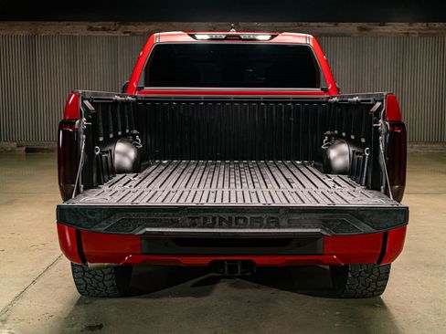 Used 2022 Toyota Tundra SR5 w/ Convenience Package image 8