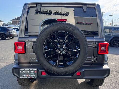 Used 2025 Jeep Wrangler Unlimited Sahara AWD/4WD image 6