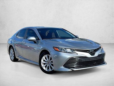Used 2020 Toyota Camry LE FWD image 12