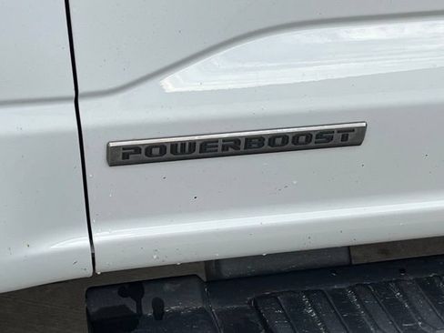 Used 2019 Ford F150 Lariat w/ Equipment Group 502A Luxury AWD/4WD image 6