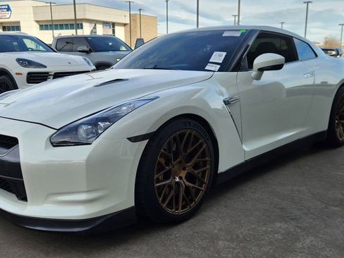 Used 2009 Nissan GT-R Premium image 2