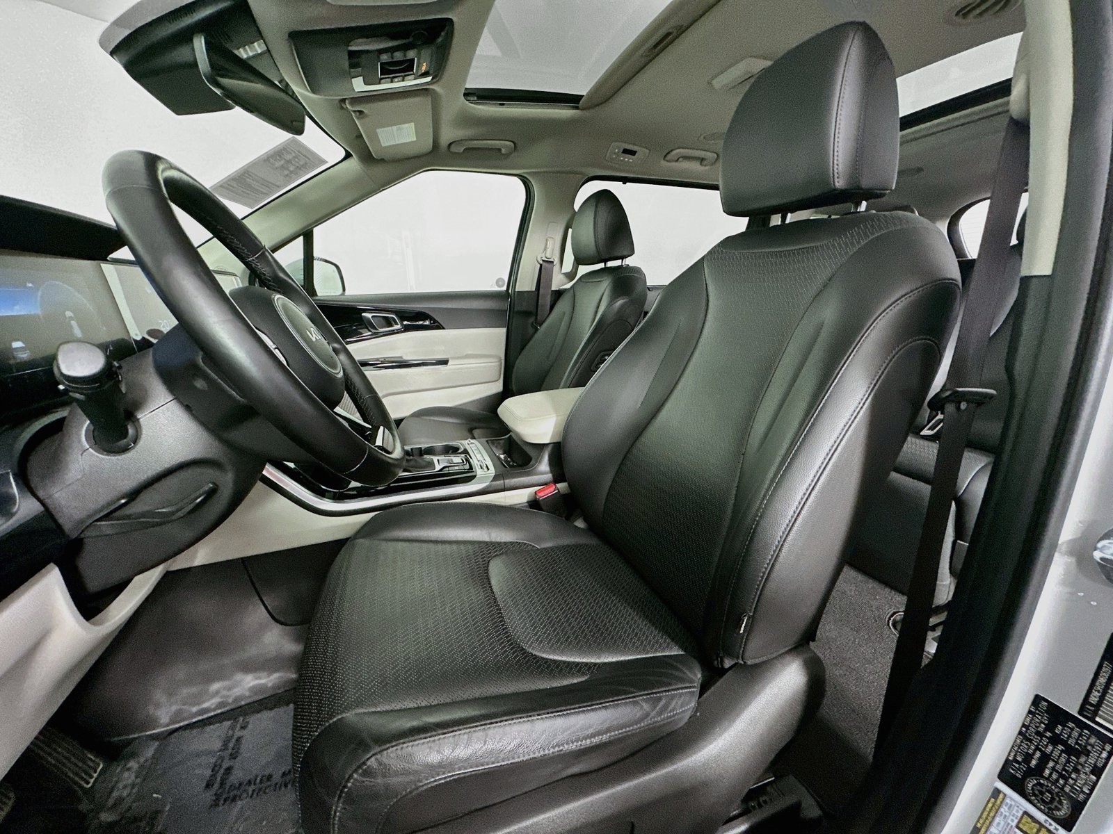 Used 2022 Kia Carnival SX FWD image 21