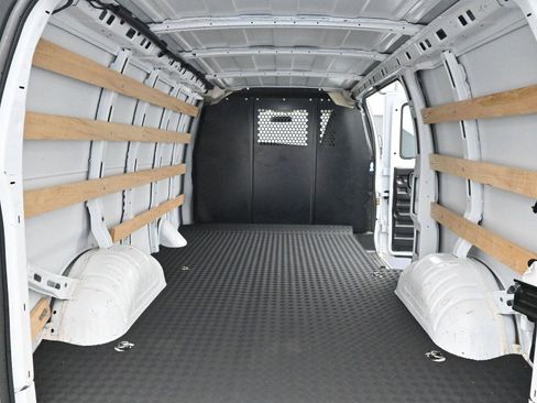 Used 2024 GMC Savana 2500 w/ Driver Convenience Package image 10