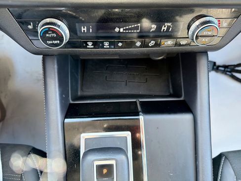 Used 2024 Mitsubishi Outlander SE image 27