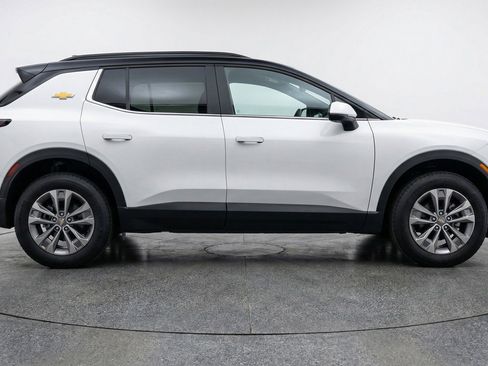 Used 2025 Chevrolet Equinox LT FWD image 11