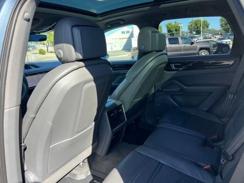 Used 2020 Porsche Cayenne AWD/4WD image 20