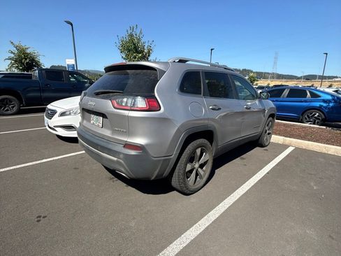 Used 2019 Jeep Cherokee Limited AWD/4WD image 6