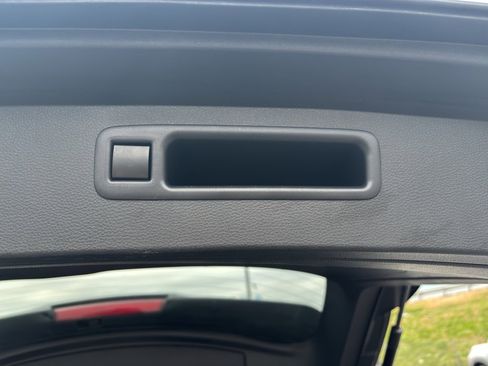 Used 2023 Toyota Highlander L image 20