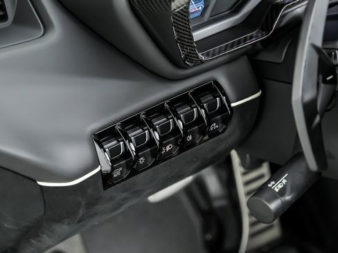 Used 2021 Lamborghini Aventador SVJ AWD/4WD image 22