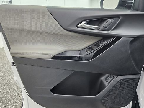 New 2026 Chevrolet Equinox LT w/ Convenience Package II AWD/4WD image 13