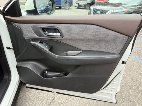 Used 2023 Nissan Rogue SV image 28