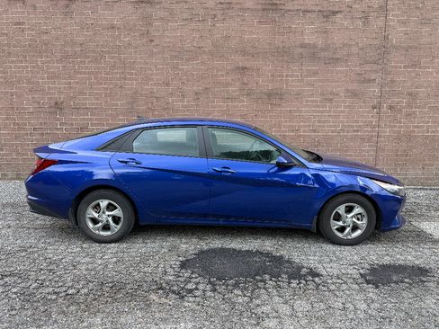 Used 2023 Hyundai Elantra SE FWD image 7