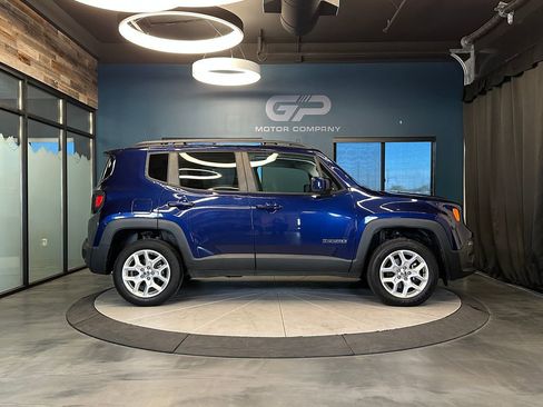 Used 2018 Jeep Renegade Latitude w/ Cold Weather Group image 2