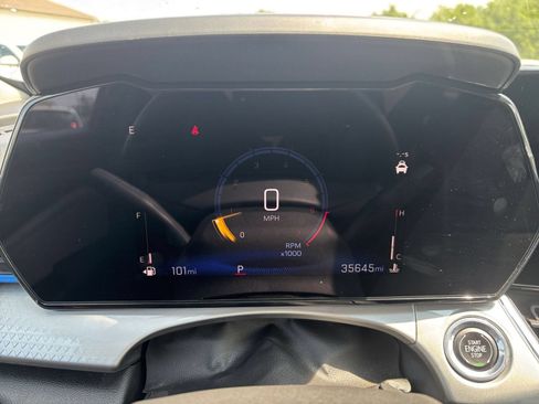 Used 2025 Chevrolet Trax LT w/ LT Convenience Package FWD image 40
