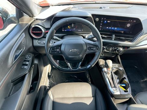 Used 2024 Chevrolet Trax RS w/ Sunroof Package image 21