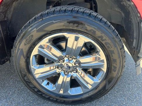 Used 2019 Ford F150 XLT w/ Equipment Group 302A Luxury AWD/4WD image 9