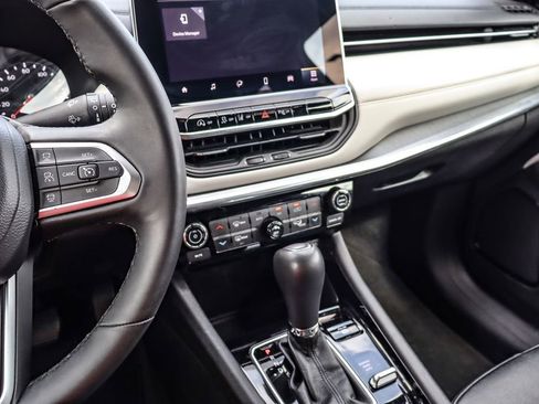 Used 2024 Jeep Compass Limited image 29